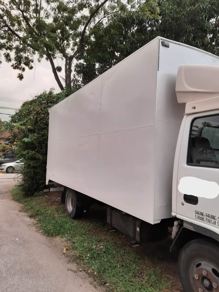 Lorry Rental With or Without Manpower